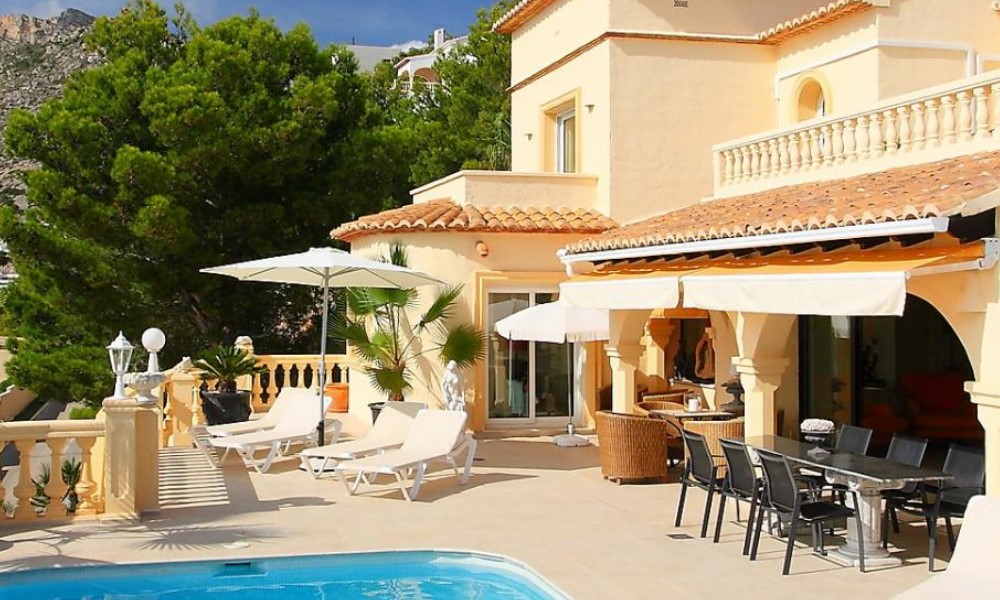 Benefits-of-Owning-a-House-With-a-Pool-in-San-Antonio