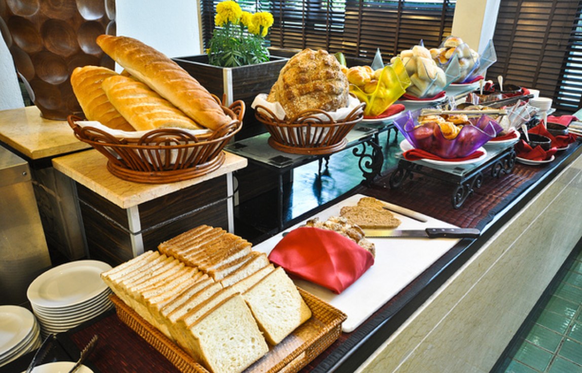 Benefits-of-Staying-in-Hotels-with-Free-Breakfast