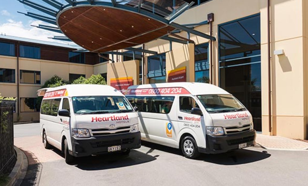 How-to-Book-Hotels-with-Airport-Shuttles