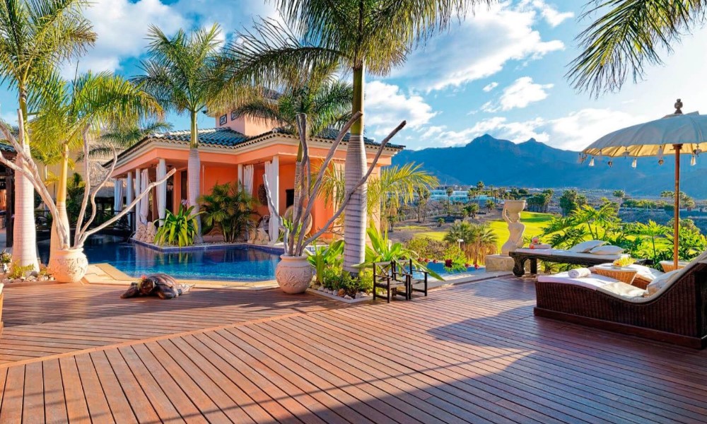 Benefit-Book-Hotels-with-Private-Villas