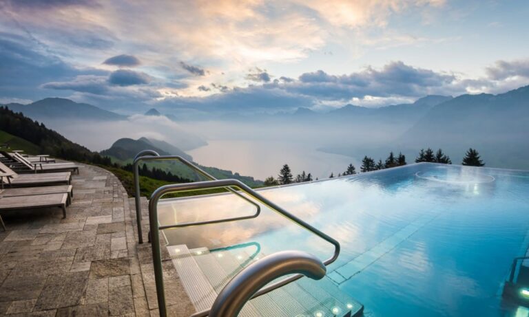 Best-Hotels-with-Infinity-Pools-You-Must-Visit-in-2024