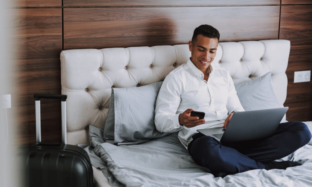 Comparison-Table-Credit-Cards-for-Hotel-Deals