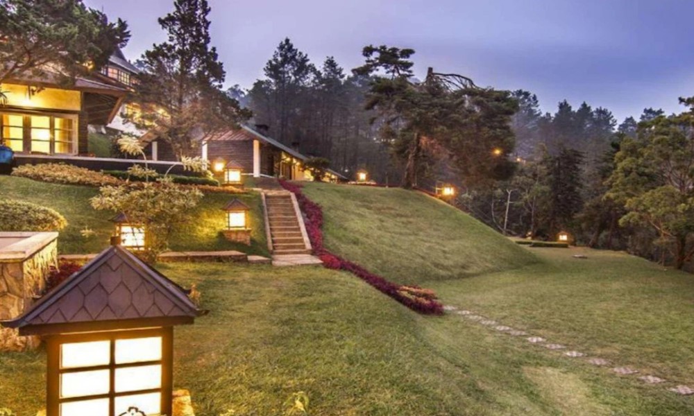Comparison-Table-Top-10-Budget-Hotels-Offering-Luxury-Experiences