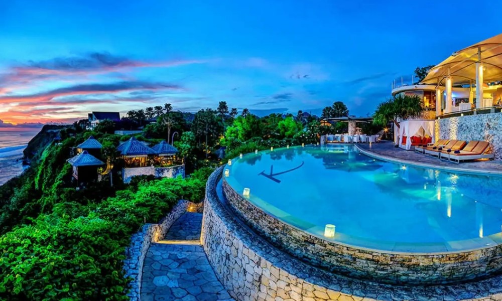Top-5-Best-Hotels-with-Infinity-Pools-in-2024