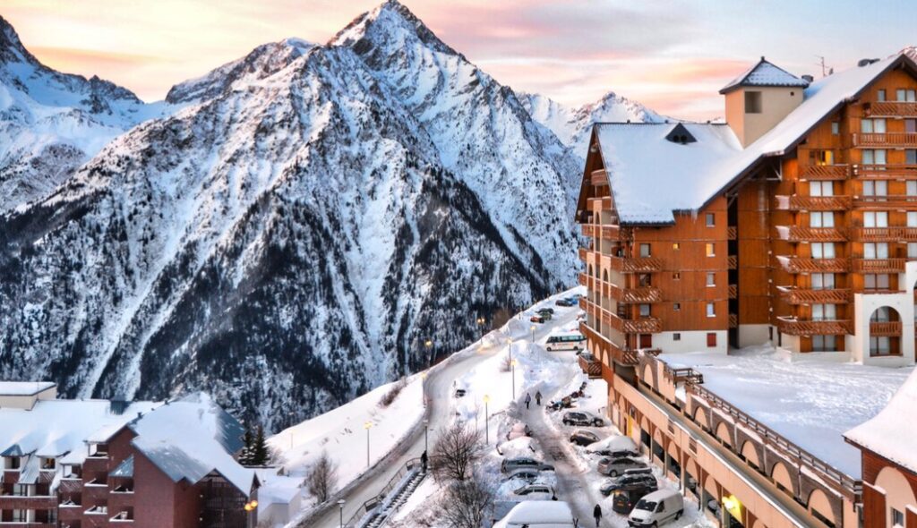 Top-5-Ski-Resorts-with-Luxury-Accommodations