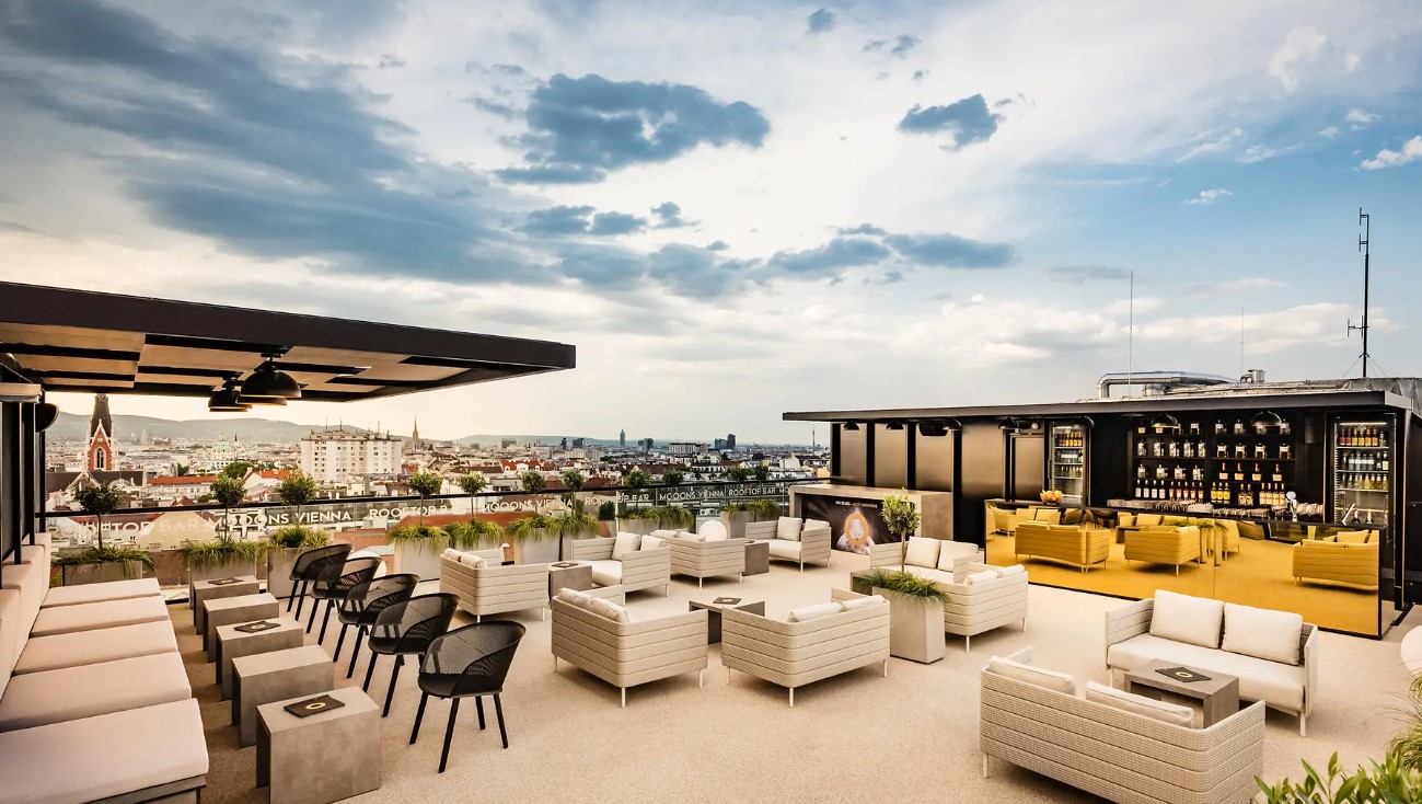 Why-Choose-Hotels-with-Rooftop-Bars-and-Restaurants