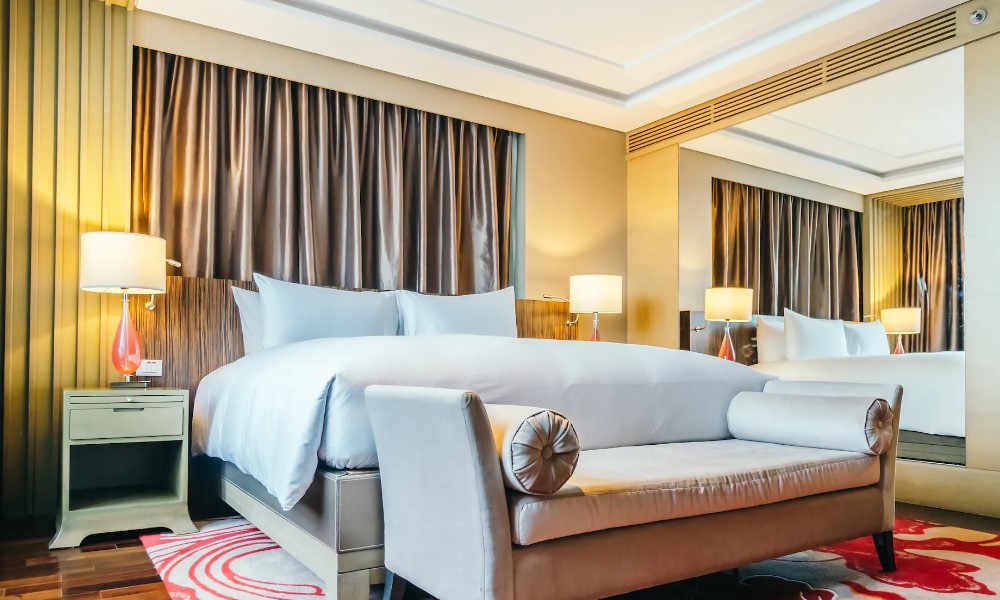 Why-Choosing-Budget-Hotels-but-Luxury-Experiences