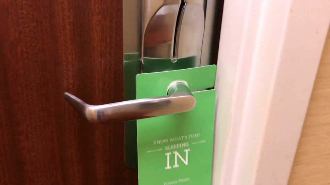 How to Avoid Hidden Fees When Booking a Hotel Stay