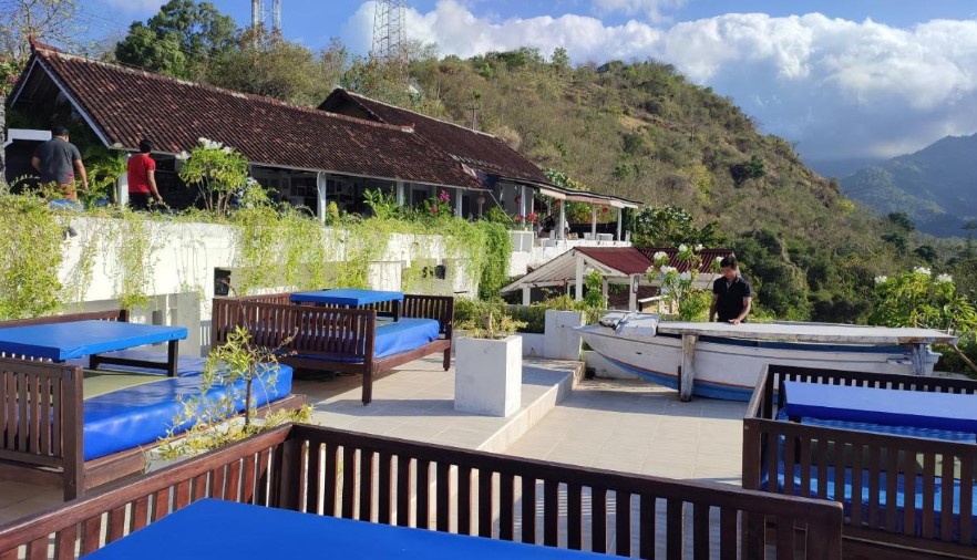Waenis Sunset View Hotel & Restaurant