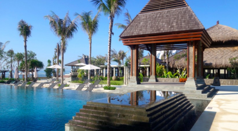 Dining Experience: Culinary Luxury by the Sea